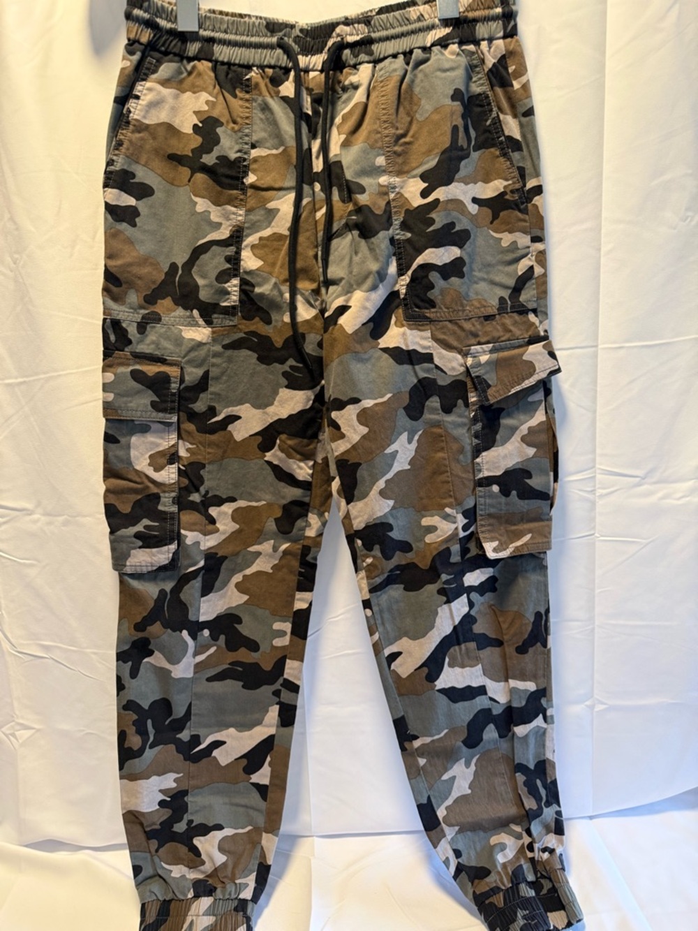 Men's Camo Cargo Jogger Pants - Olive Green by Juun.J